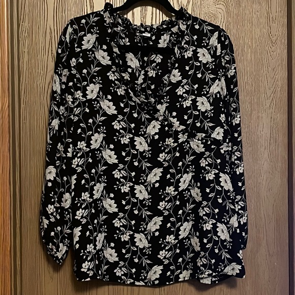 Old Navy Tops Black White Floral Blouse Large Poshmark